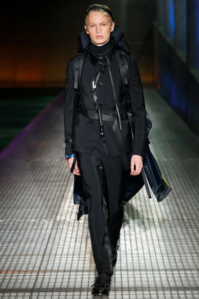 Look 50